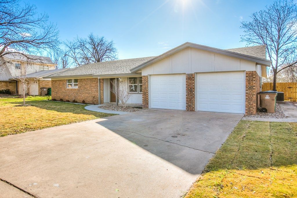 Image 2 of property listing at 11 Clark Dr, San Angelo, TX 76904