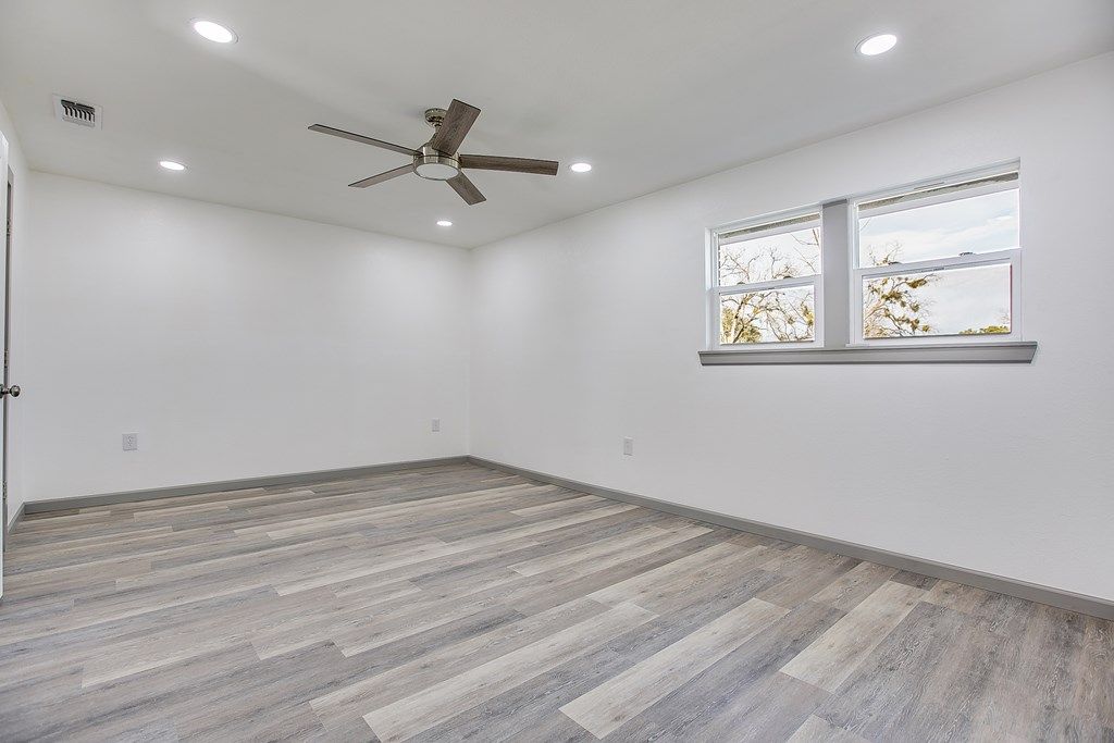 Image 22 of property listing at 11 Clark Dr, San Angelo, TX 76904