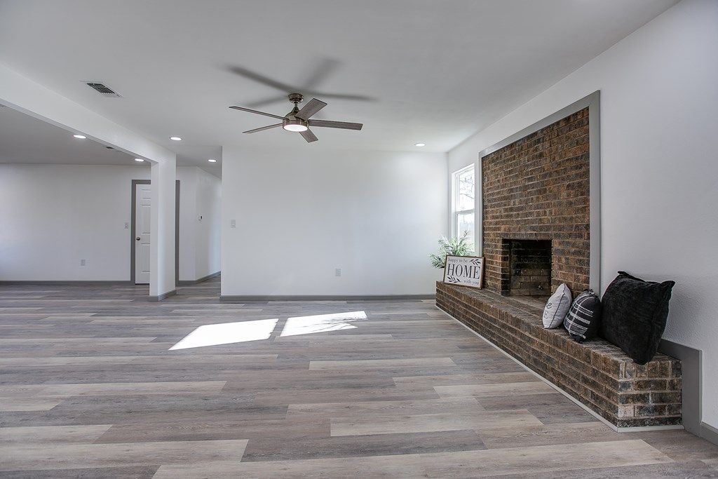 Image 8 of property listing at 11 Clark Dr, San Angelo, TX 76904