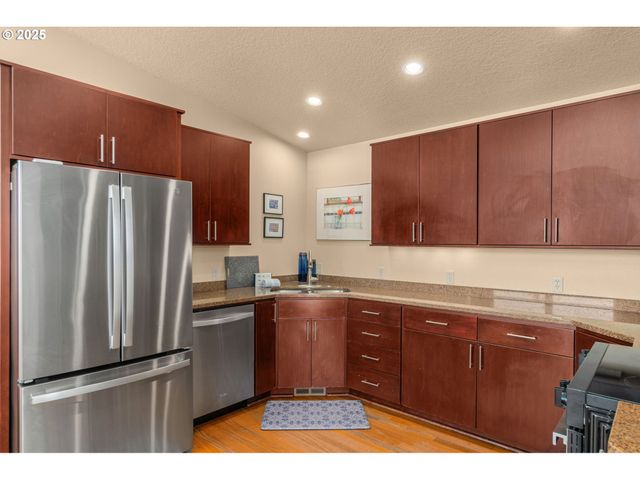 2217 CLEARWATER Ln, Hood River, OR 97031