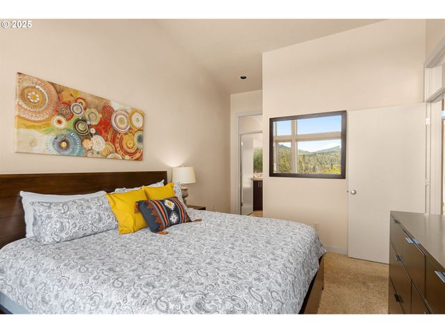 2217 CLEARWATER Ln, Hood River, OR 97031