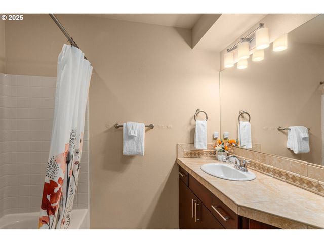 2217 CLEARWATER Ln, Hood River, OR 97031