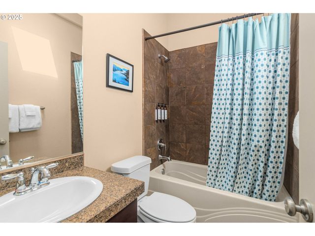2217 CLEARWATER Ln, Hood River, OR 97031
