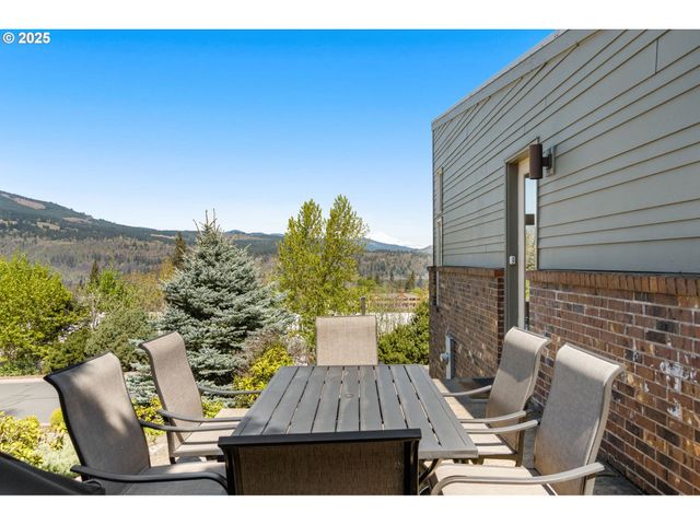 2217 CLEARWATER Ln, Hood River, OR 97031