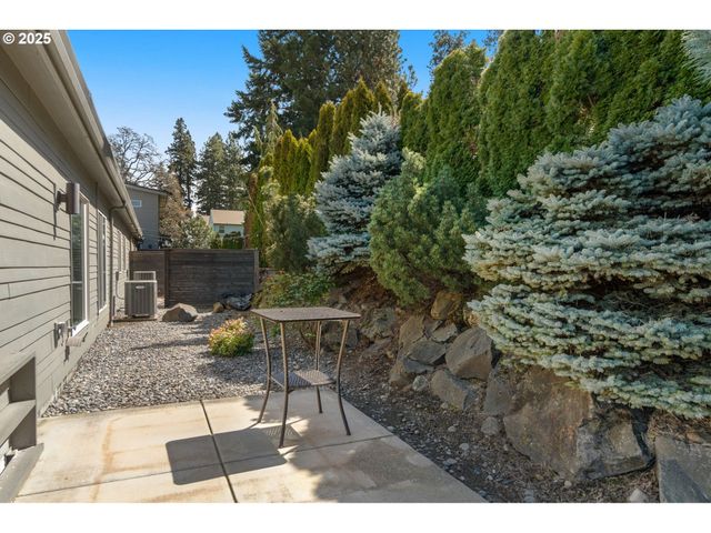 2217 CLEARWATER Ln, Hood River, OR 97031