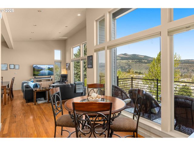 2217 CLEARWATER Ln, Hood River, OR 97031