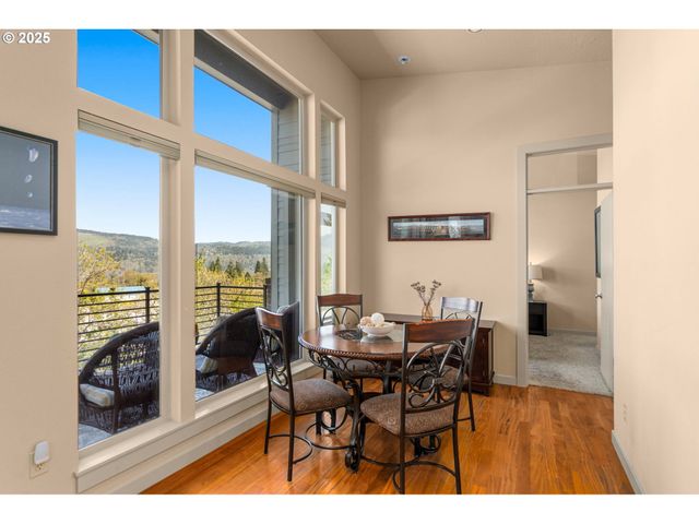 2217 CLEARWATER Ln, Hood River, OR 97031
