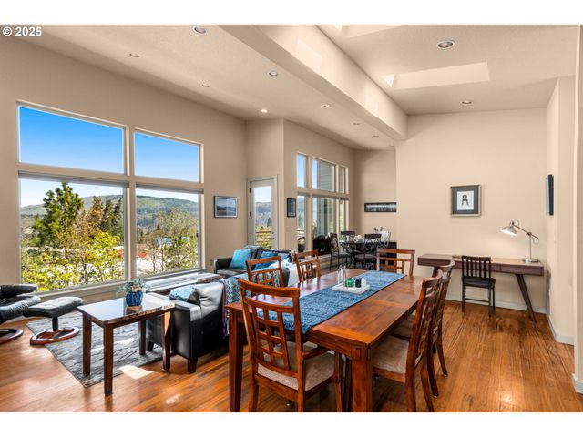 2217 CLEARWATER Ln, Hood River, OR 97031