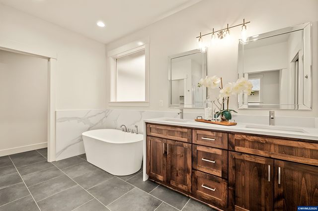 317 NE Clay St, Sublimity, OR 97385