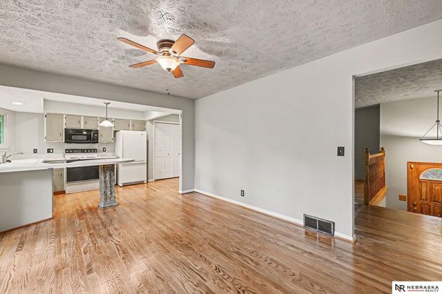 6708 S 139 Avenue Circle, Omaha, NE 68137