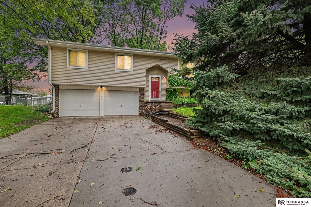 6708 S 139 Avenue Circle, Omaha, NE 68137