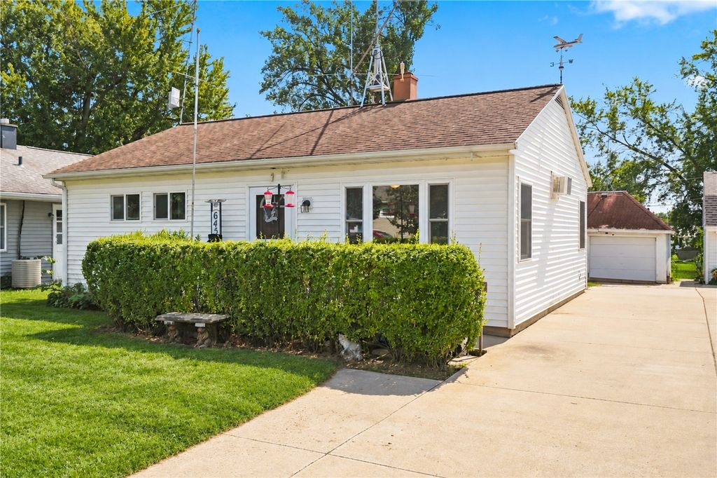 645 40th Street NE, Cedar Rapids, IA 52402