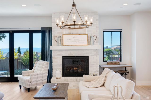 3724 Stanhope Ct, Santa Rosa, CA 95404