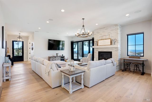 3724 Stanhope Ct, Santa Rosa, CA 95404