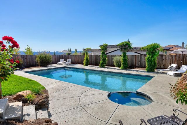 3724 Stanhope Ct, Santa Rosa, CA 95404