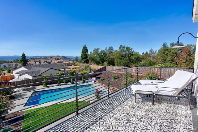 3724 Stanhope Ct, Santa Rosa, CA 95404