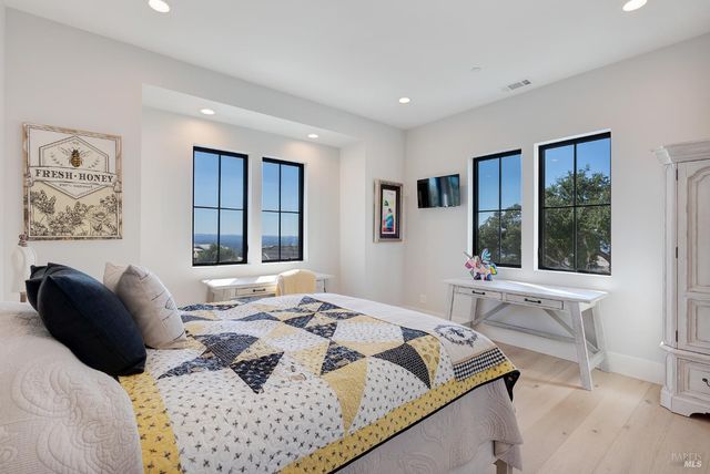 3724 Stanhope Ct, Santa Rosa, CA 95404