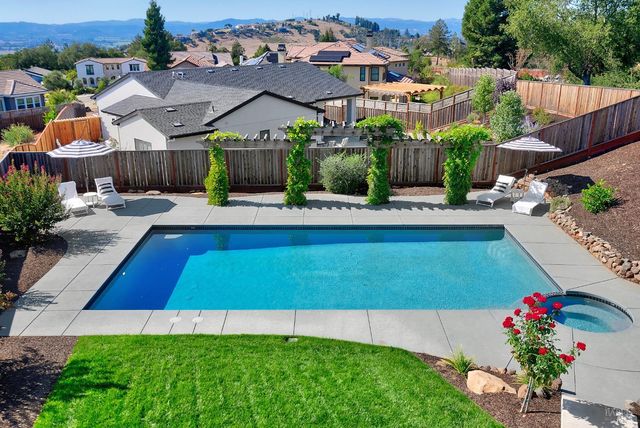 3724 Stanhope Ct, Santa Rosa, CA 95404