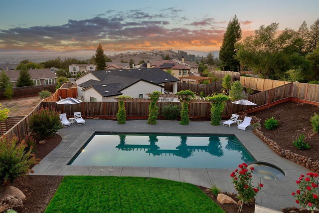 3724 Stanhope Ct, Santa Rosa, CA 95404