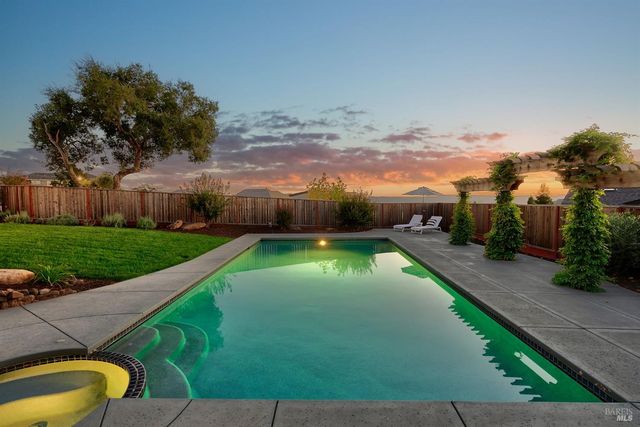 3724 Stanhope Ct, Santa Rosa, CA 95404