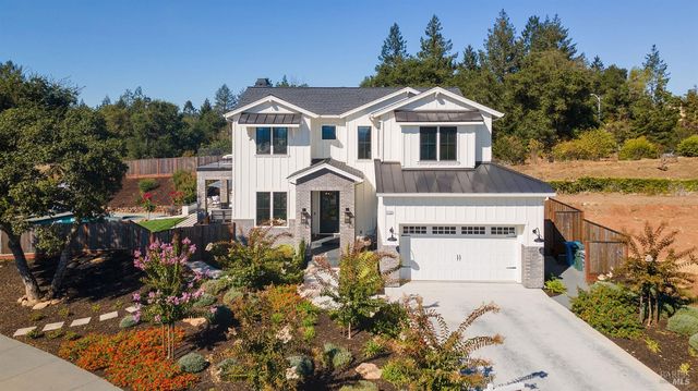 3724 Stanhope Ct, Santa Rosa, CA 95404