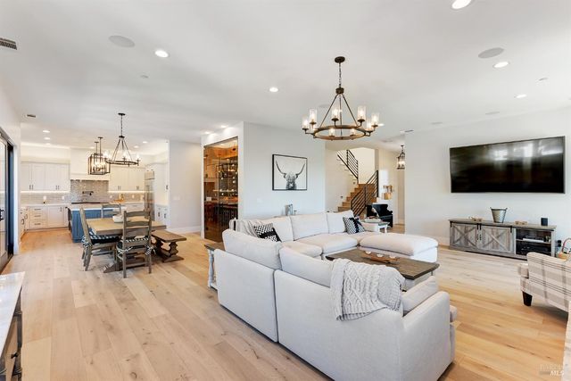 3724 Stanhope Ct, Santa Rosa, CA 95404