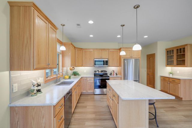 1286 Jefferson Court, Shakopee, MN 55379