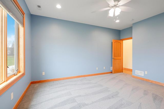 1286 Jefferson Court, Shakopee, MN 55379