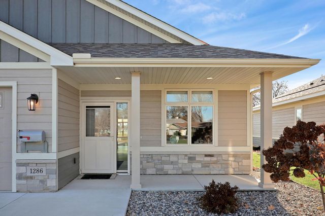 1286 Jefferson Court, Shakopee, MN 55379