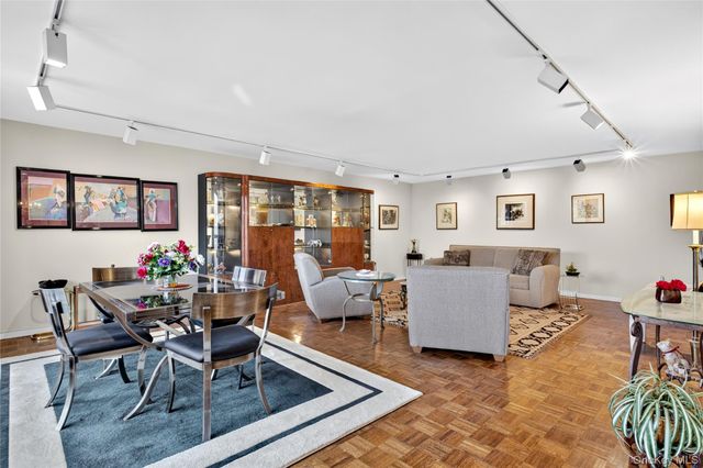 12 Bond Street 4D, Great Neck, NY 11021