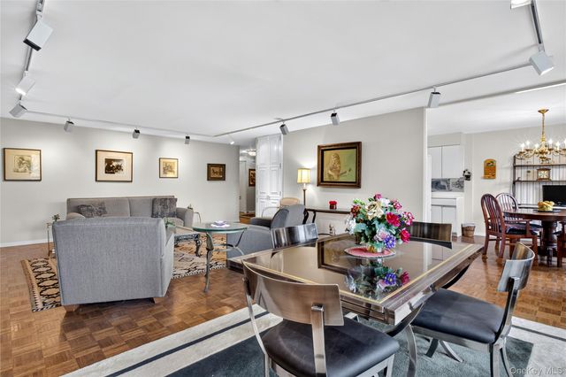 12 Bond Street 4D, Great Neck, NY 11021