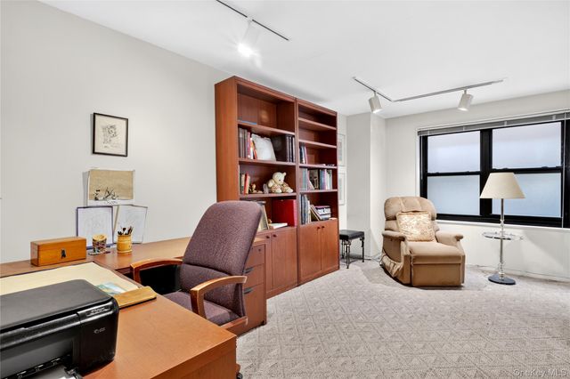 12 Bond Street 4D, Great Neck, NY 11021