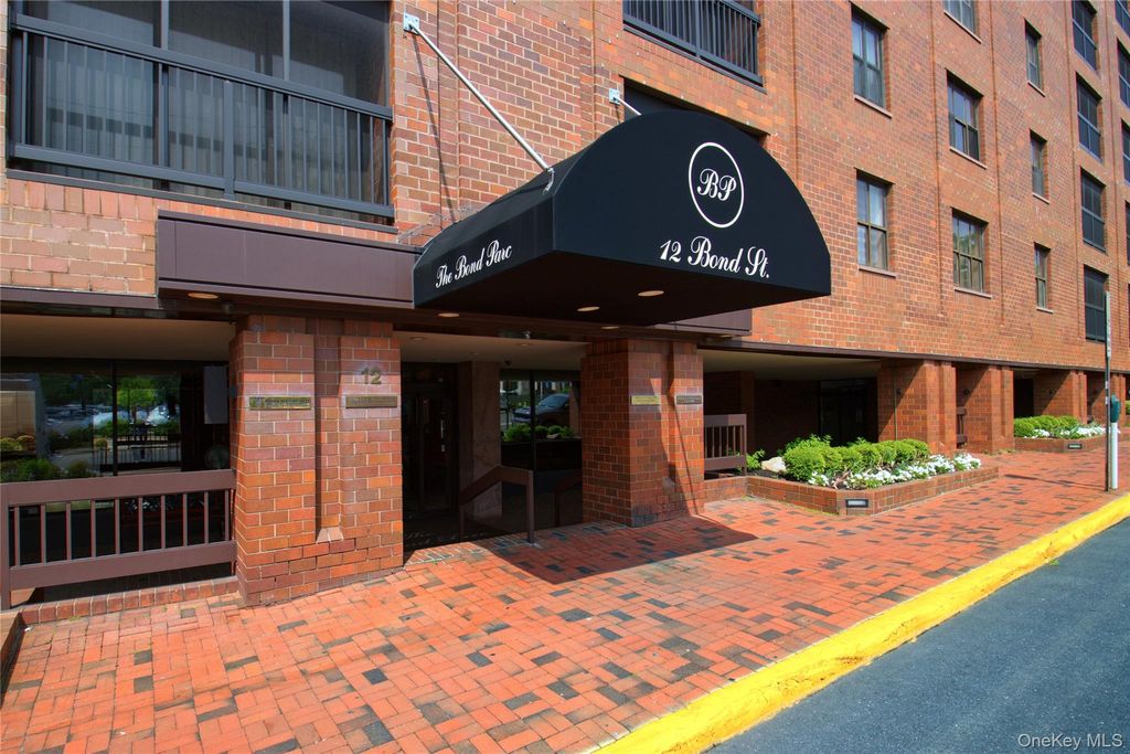 12 Bond Street 4D, Great Neck, NY 11021 — photo 2
