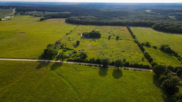 18080 County Road 361, Preston, MO 65732