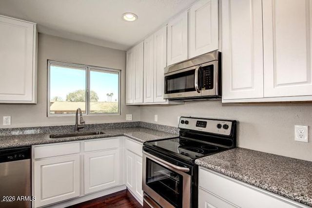 417 E GREENWAY Drive, Tempe, AZ 85282