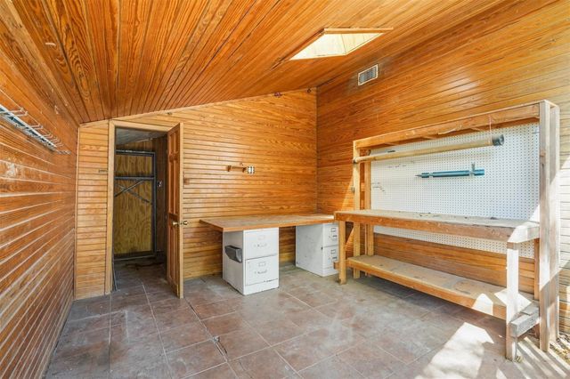 108 Hilltop Drive, Grandview, TX 76050