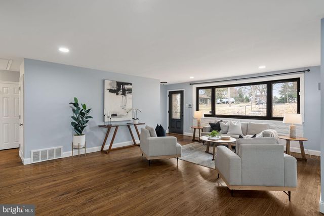 19 EDGEMOOR RD, Cheltenham, PA 19012