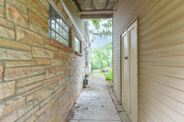 2417 N 117th STREET, Wauwatosa, WI 53226