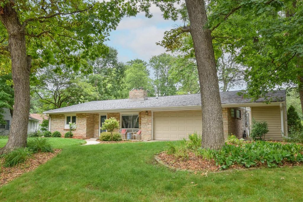 2417 N 117th STREET, Wauwatosa, WI 53226