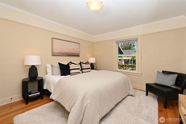 2562 6th Avenue W, Seattle, WA 98119