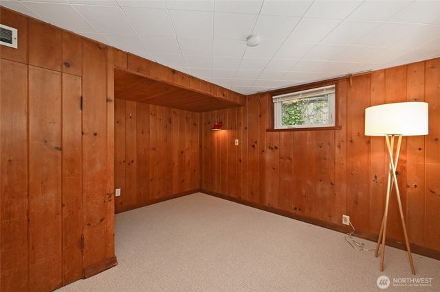 2562 6th Avenue W, Seattle, WA 98119