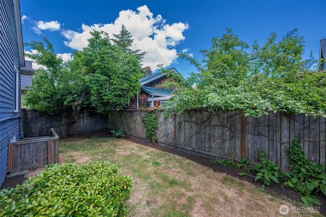 2562 6th Avenue W, Seattle, WA 98119