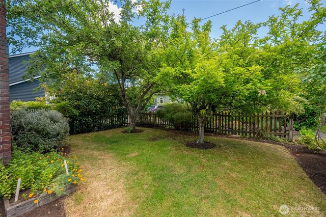 2562 6th Avenue W, Seattle, WA 98119