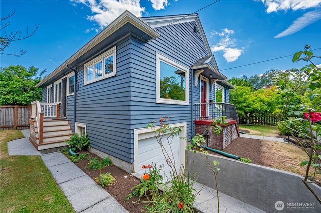 2562 6th Avenue W, Seattle, WA 98119