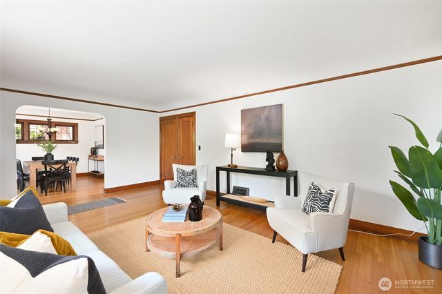 2562 6th Avenue W, Seattle, WA 98119