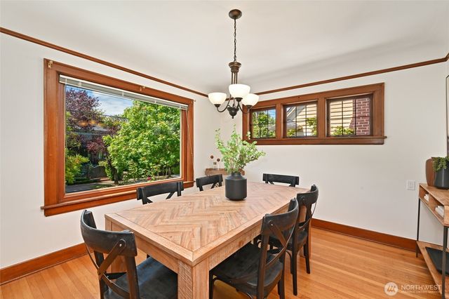 2562 6th Avenue W, Seattle, WA 98119