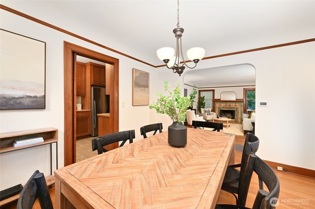 2562 6th Avenue W, Seattle, WA 98119