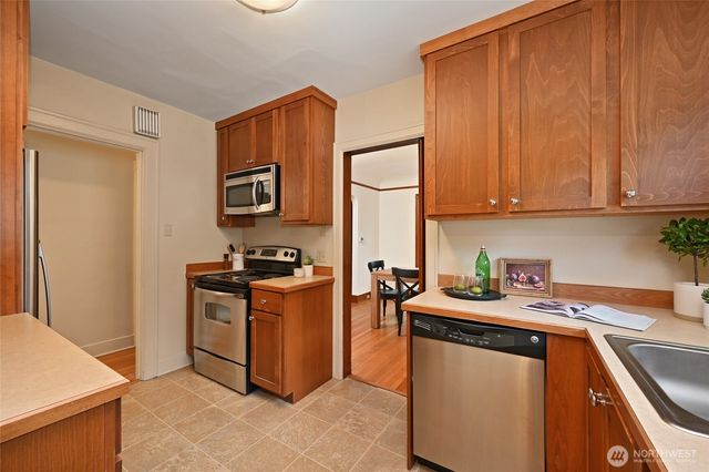 2562 6th Avenue W, Seattle, WA 98119