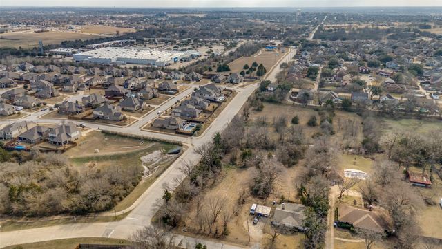 1000 Silver Creek Drive, Desoto, TX 75115