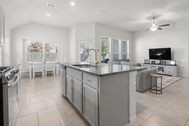 606 Linares LN, Austin, TX 78748